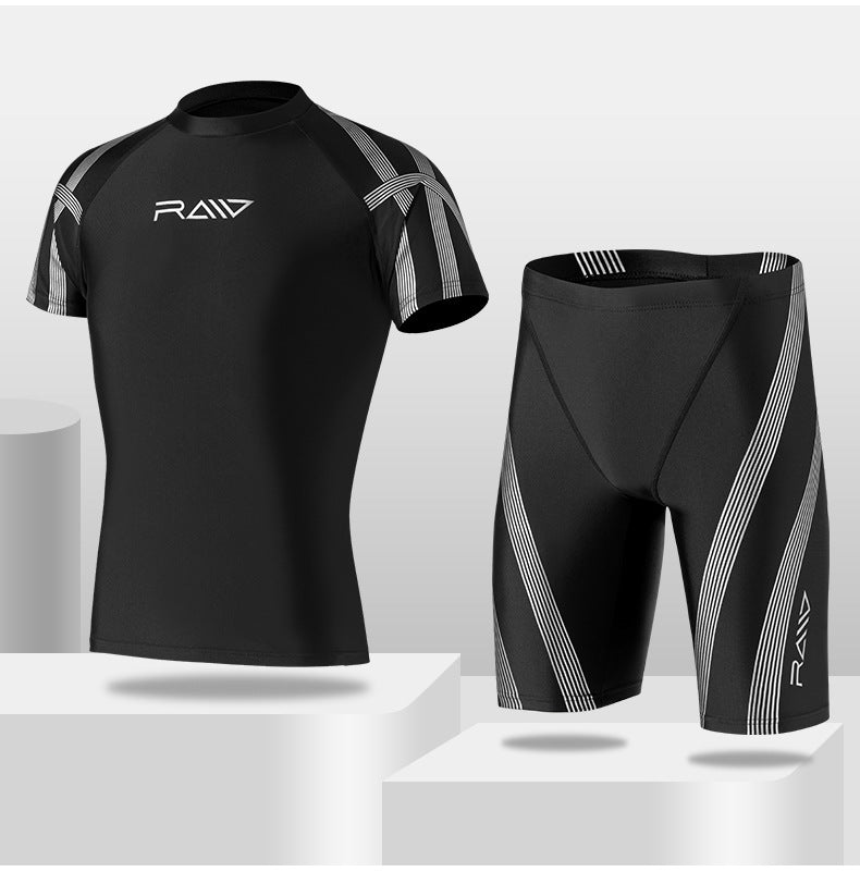 Bộ đồ bơi nam YUKE áo cộc tay quần bơi lửng dài tới gối 871 Đen - ProSwim.vn