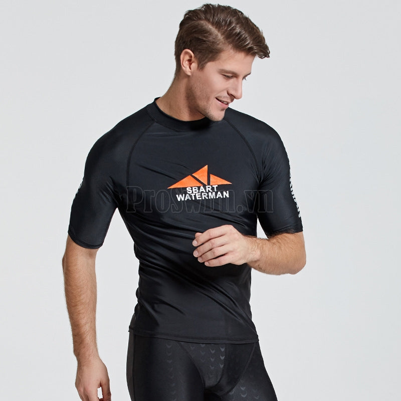 Áo Bơi Nam Cộc Tay Chống Nắng Chống UV Sbart D763 Den - ProSwim.vn