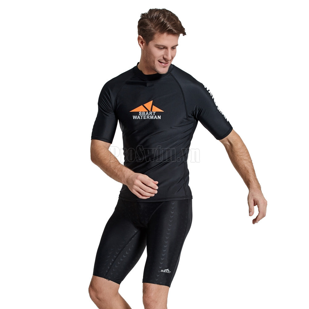 Áo Bơi Nam Cộc Tay Chống Nắng Chống UV Sbart D763 Den - ProSwim.vn